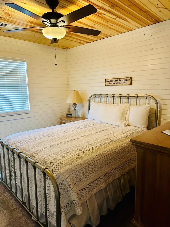 Knotty Squirrel Cabins Mountain View Exterior foto